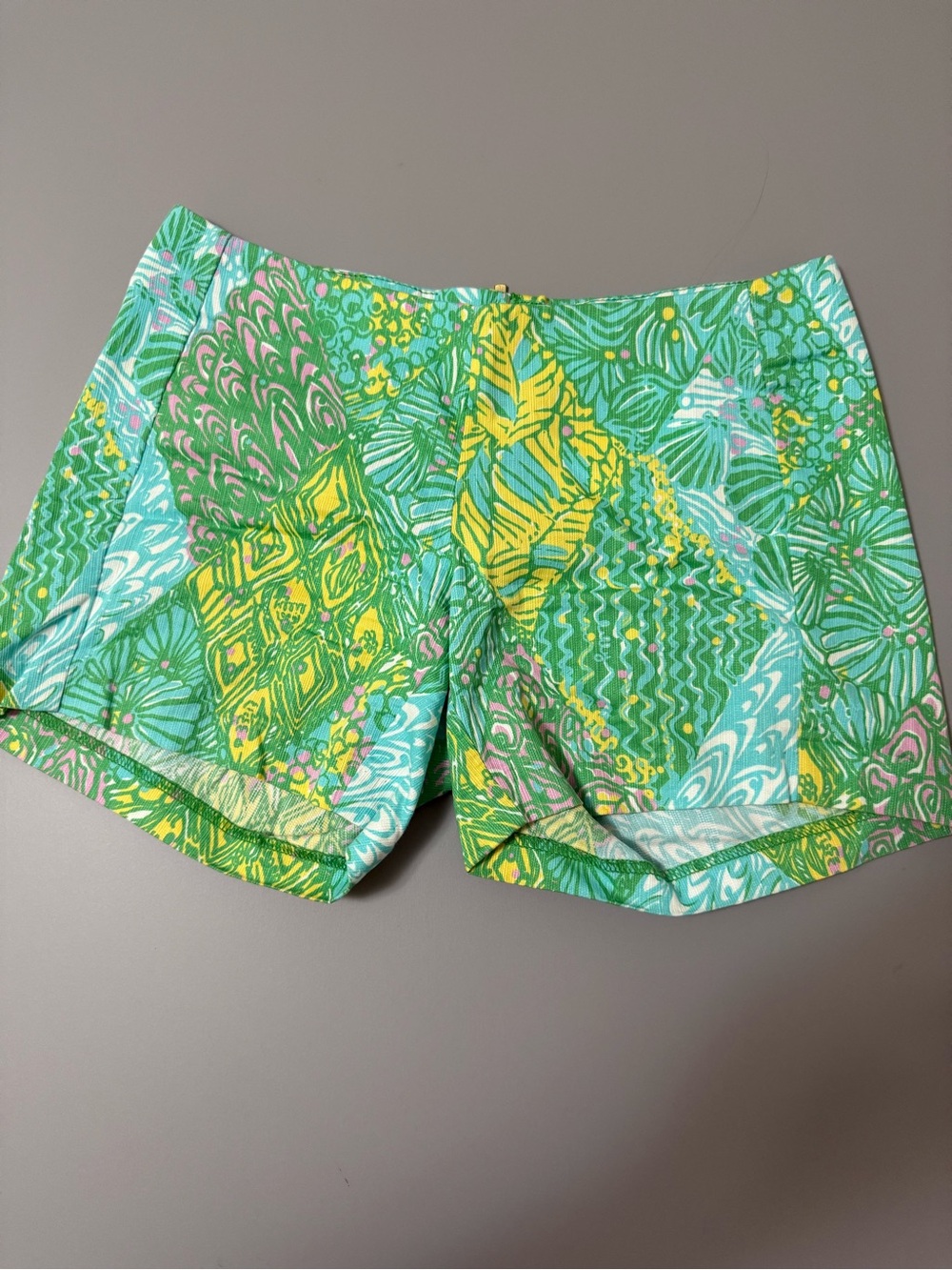 Lilly Pulitzer Green, Yellow & Pink Tropical Patchwork Shorts Q8